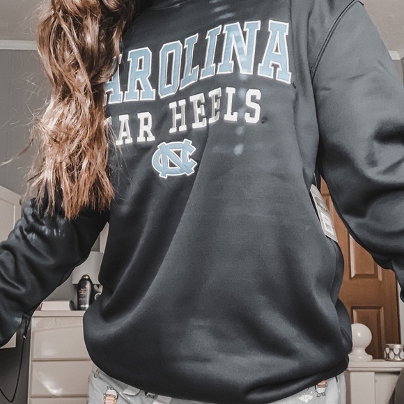 Brandy Melville Tops - Carolina Tar Heels Crewneck